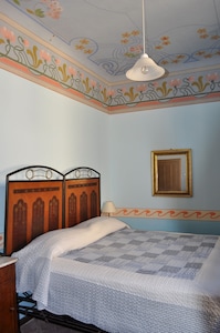 House with art deco frescos and garden, a village on the hills Marche and Umbria