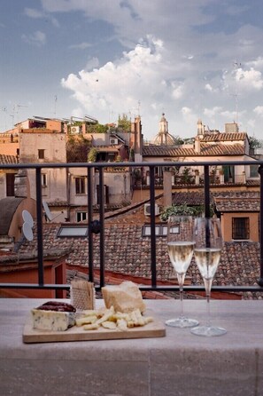 Private dining overlooking Rome on the terrace