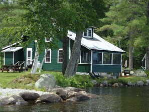 'Lake' Cottage