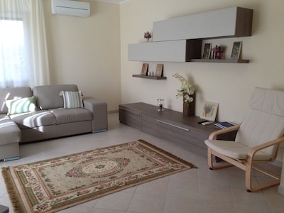 Newly Renovated Ground Floor Apartment Close To Old Town & Versilia Beaches