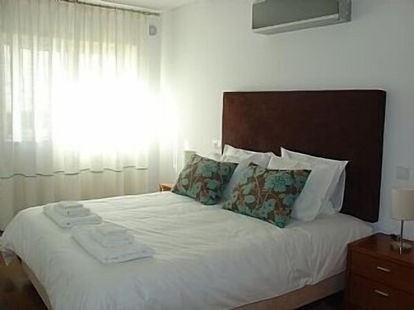 Bedroom - King size bed