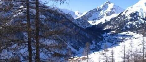 vue sur la residence depuis les pistes