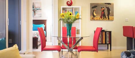 Welcome to the Arta Suite, perfectly located in the heart of downtown Victoria.
Dining table seats 4. Access to patio through sliding glass doors - offering loads of light and fresh air year round!
