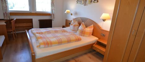 Schlafzimmer 1