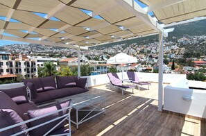 "The Terrace" upper roof terrace