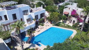 An aerial view of the stunning 185m2 shared pool