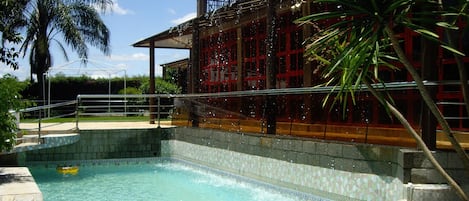 villavergissmeinnicht.com - pool with raincurtain