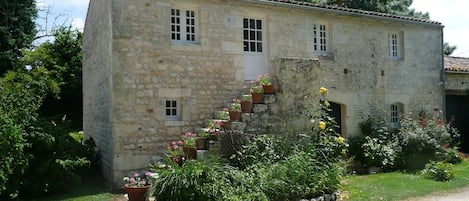 Gîte avec piscine commune propriétaire