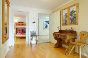 Der Eingangsbereich der schönen großen Wohnung: die Diele
