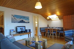 Im großen Wohnzimmer kommen alle zusammen und geniessen Ihren Urlaub