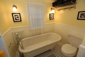 Original Clawfoot tub from 1920's