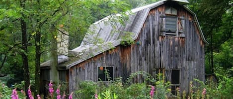 Exterior of Blackberry Barn