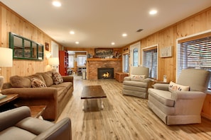 Living room with a Gas fireplace