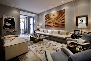 South facing living room overlooking the private garden