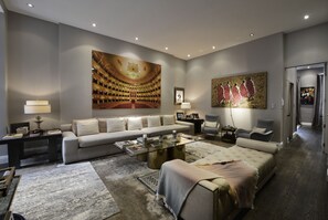 South facing living room overlooking the private garden