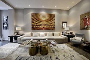 South facing living room overlooking the private garden