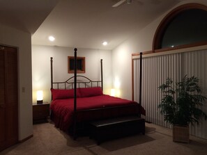 A king bed in the master with a private balcony overlooking the lake!