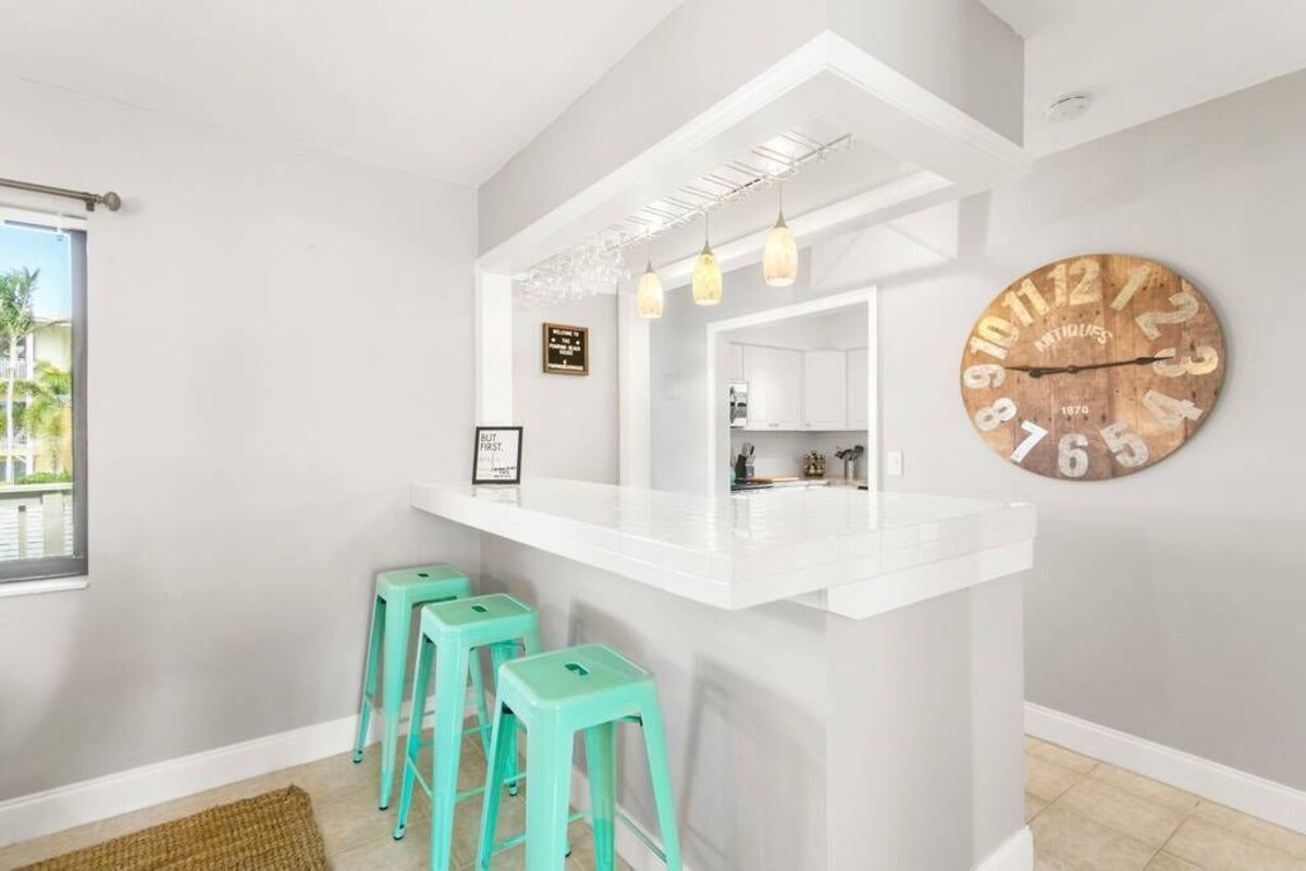 Beautiful, waterfront condo. 1 block to the beach! Perfect for work from home.