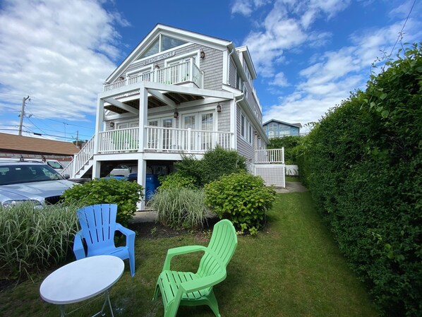 Front side yard.. with additional seating . This in addition to huge back yard.