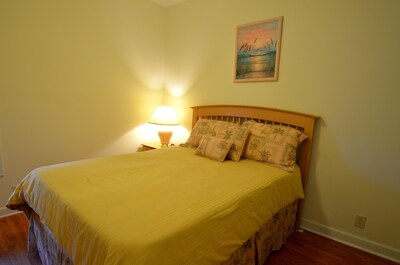 Luxury Vacation Condo At Oyster Bay- Free Wifi, Linens & Towels