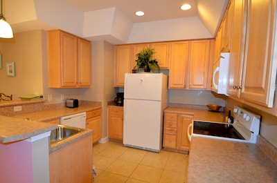 Luxury Vacation Condo At Oyster Bay- Free Wifi, Linens & Towels