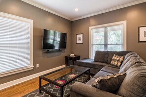 Dining room w/ 8 seat table, living room w/ huge sectional couch & smart TV-Roku