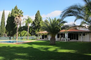 Villa Fumone - with large garden and infinity pool - View North-East