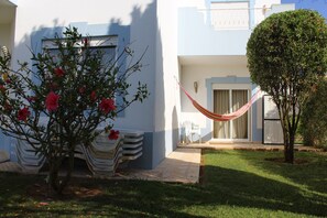 Hammock area by master bedroom (access to garden) 
