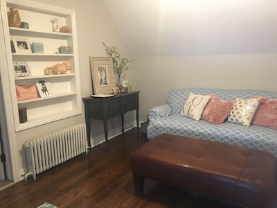 WALK TO TRACK & DOWNTOWN 2 bed/1.5 bath