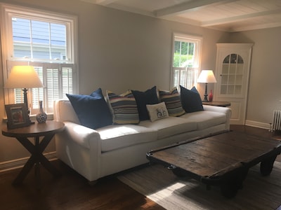 WALK TO TRACK & DOWNTOWN 2 bed/1.5 bath