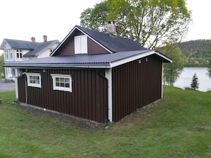 guesthouse Vällentorpet on Söderlund farm newly painted May 2019 