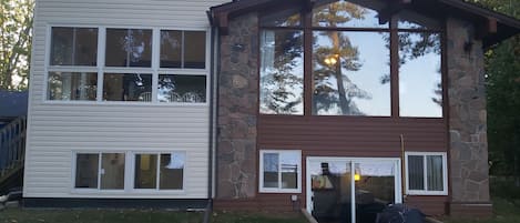 Unique West Bay, Balsam Lake Cottage. Great for Family & Friends get-togethers