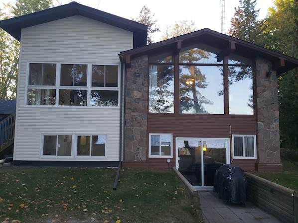 Unique West Bay, Balsam Lake Cottage. Great for Family & Friends get-togethers