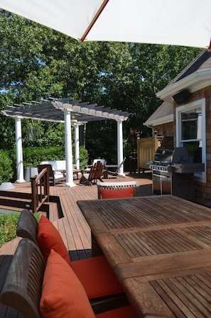 Outdoor deck with Pergola
