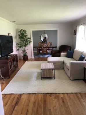 Living room & Dining room
