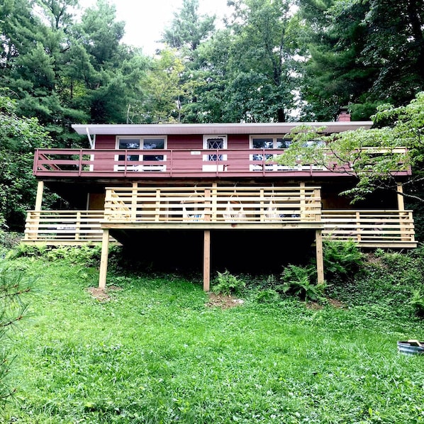 Quiet setting. House on opposite side of road from beach. 