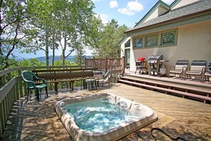 Private Hot Tub on the Deck