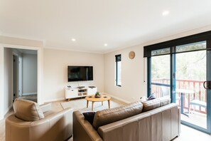 Esplanade 2-bedroom King Spa Lounge