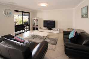 35 Pebble Dr 1 (4)