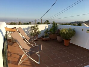 Terraza con vistas al Cabo de Gata.