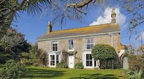 Churchtown House and front garden