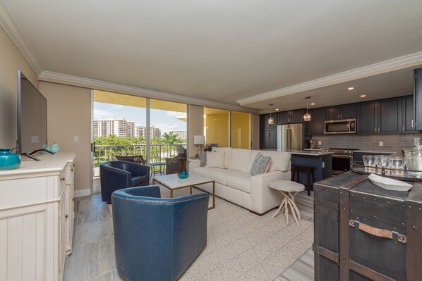 Spacious living area and open kitchen. Great for relaxing and entertaining