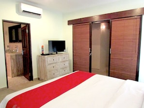 Aisha,14 Bedroom Villa, Central Seminyak