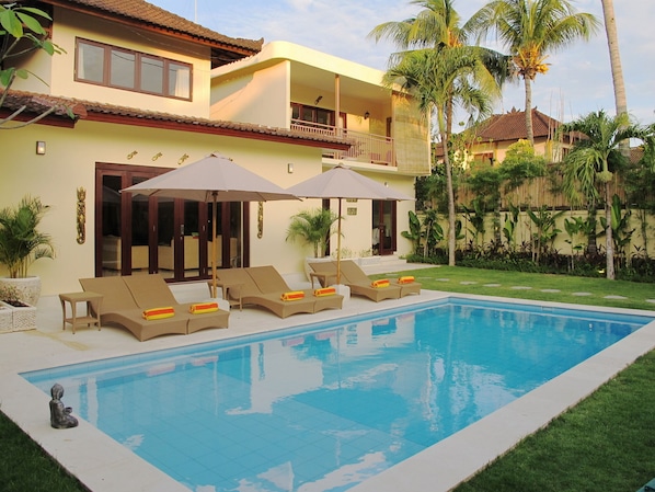 Aisha,14 Bedroom Villa, Central Seminyak
