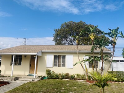 Restful in Lantana ~ Minutes from the Beach