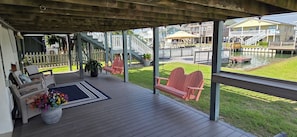 Newly built, shaded deck with bar top, swings & cozy strings lights