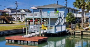 Two sundecks furnished with picnic tables & lounge chairs