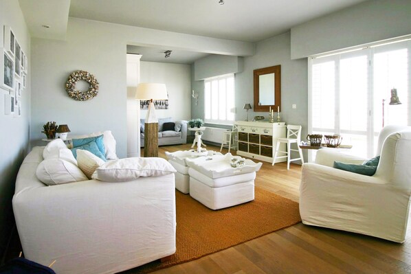 Cosy living room with sea view