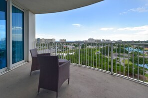 Palms 2816 - Balcony View