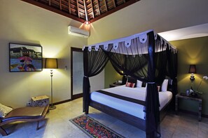 Private 7 bedroom villa retreat, Canggu